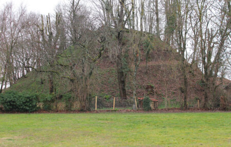 La Poype, motte castrale de Villars-les-Dombes